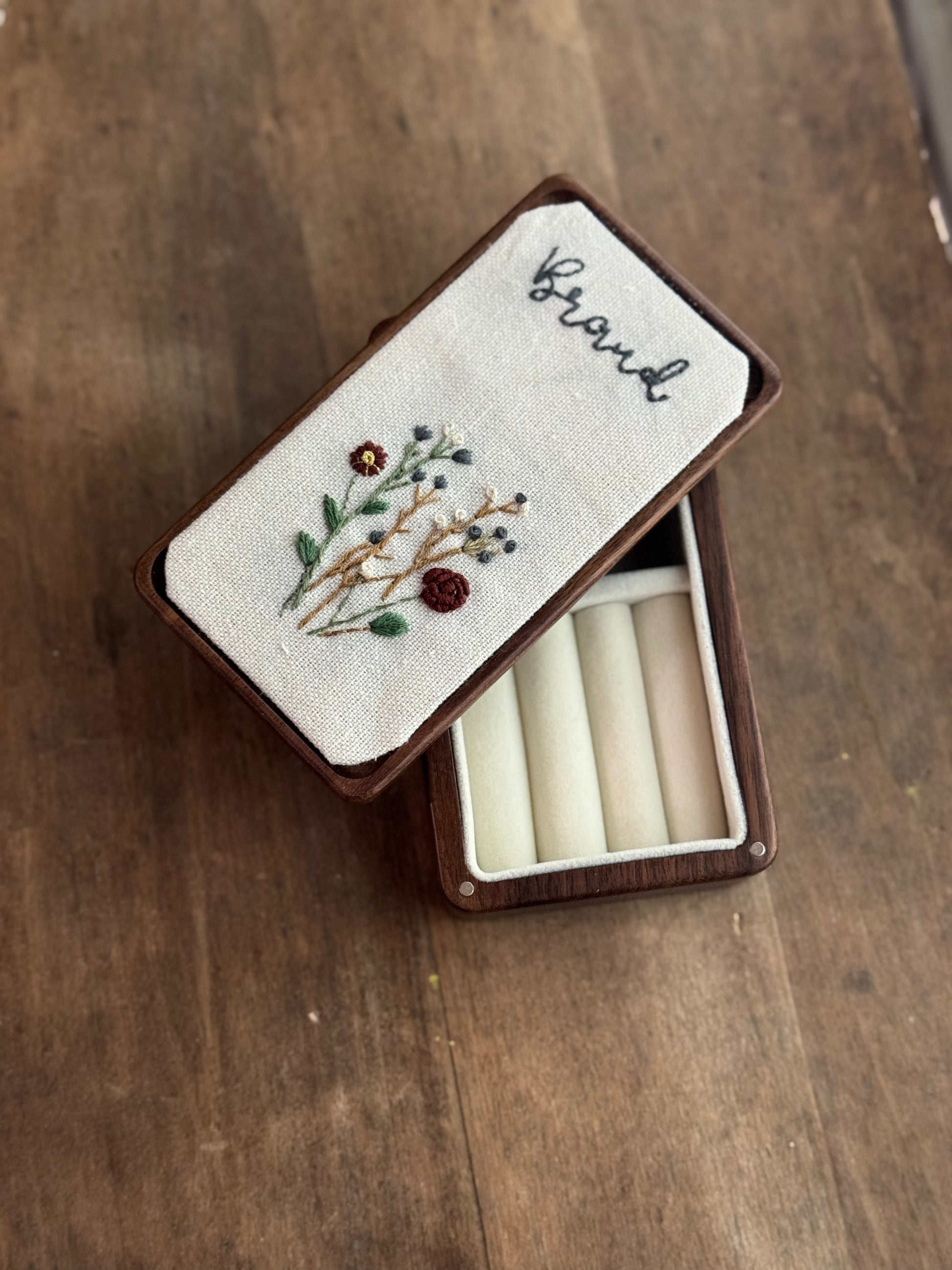 Hand embroidered floral walnut jewelry box with custom name – personalized wedding keepsake.